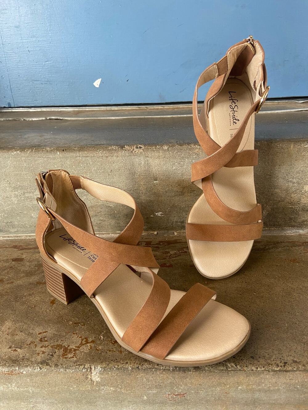 Lifestride “Heritage” tan strappy block heel sandal with back zipper entry